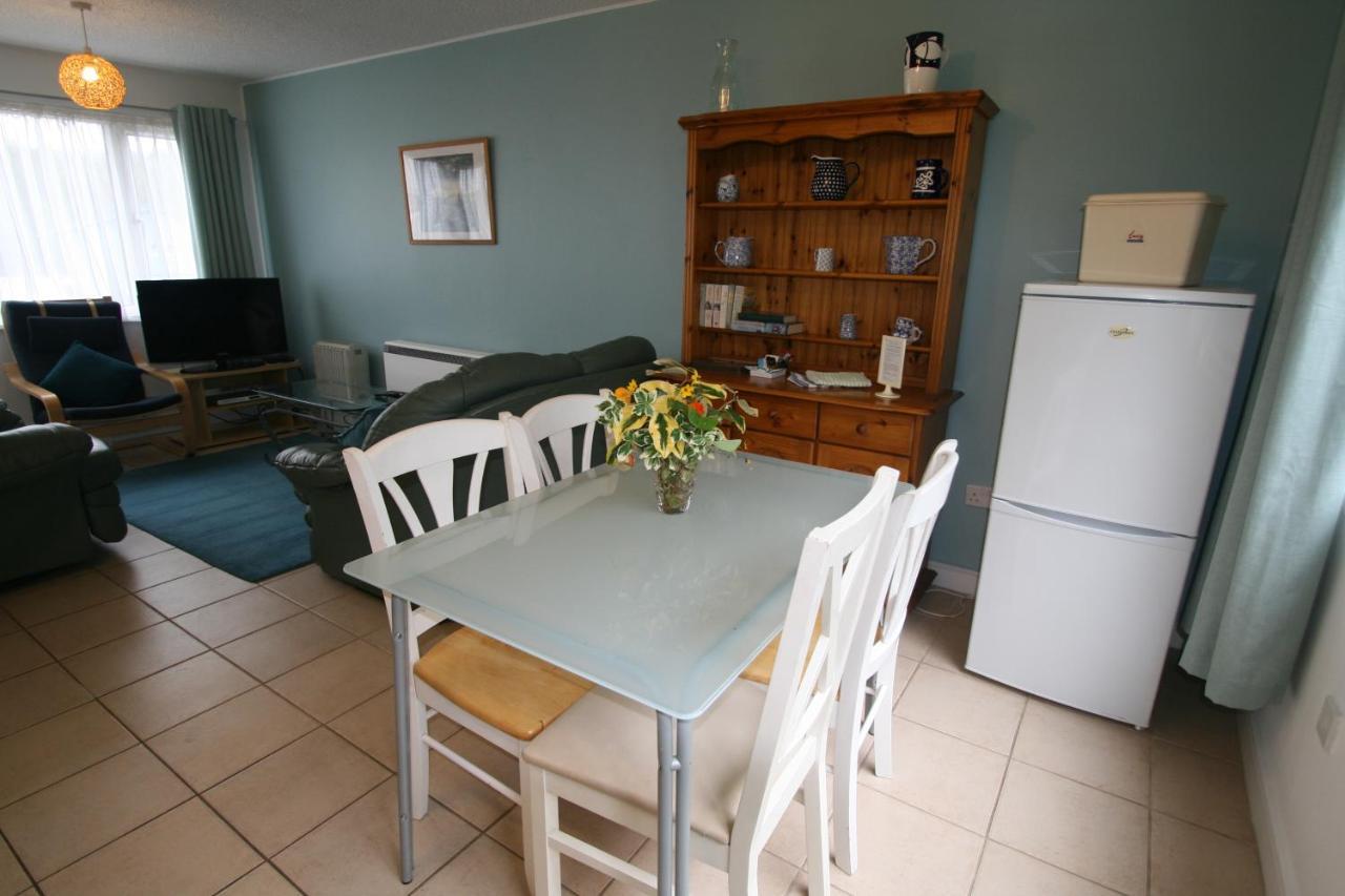 Freshwater Bay Holiday Cottages Pembroke Extérieur photo