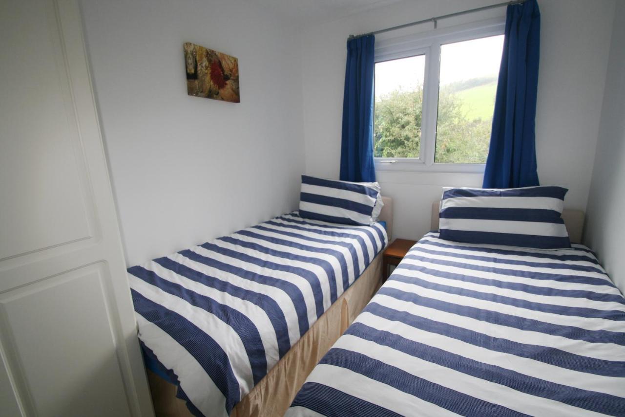 Freshwater Bay Holiday Cottages Pembroke Extérieur photo