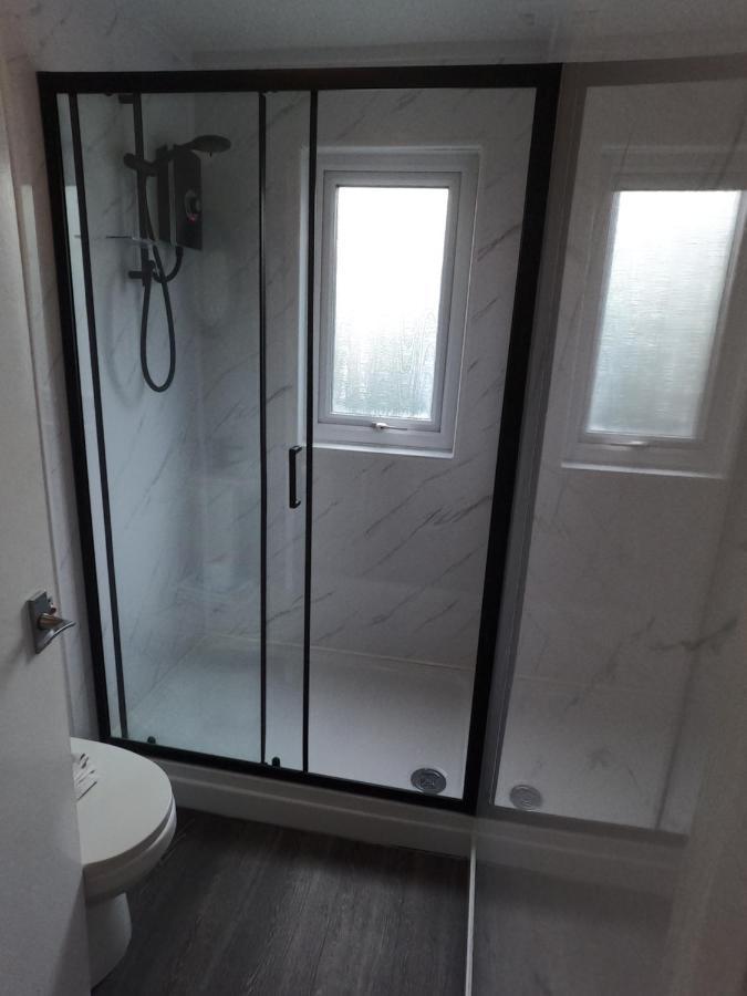Freshwater Bay Holiday Cottages Pembroke Extérieur photo