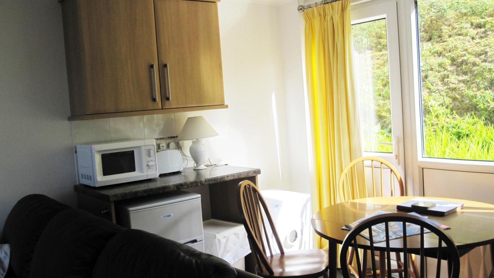Freshwater Bay Holiday Cottages Pembroke Chambre photo