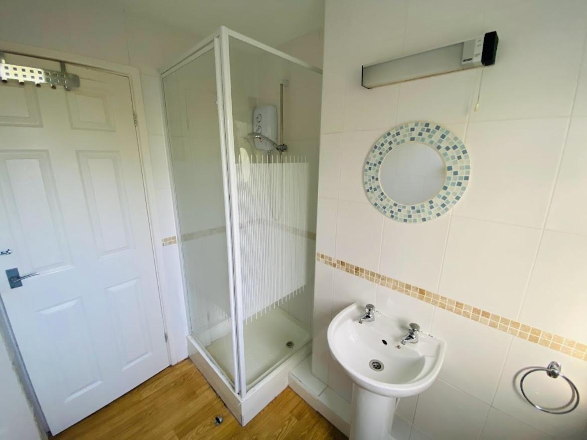 Freshwater Bay Holiday Cottages Pembroke Extérieur photo