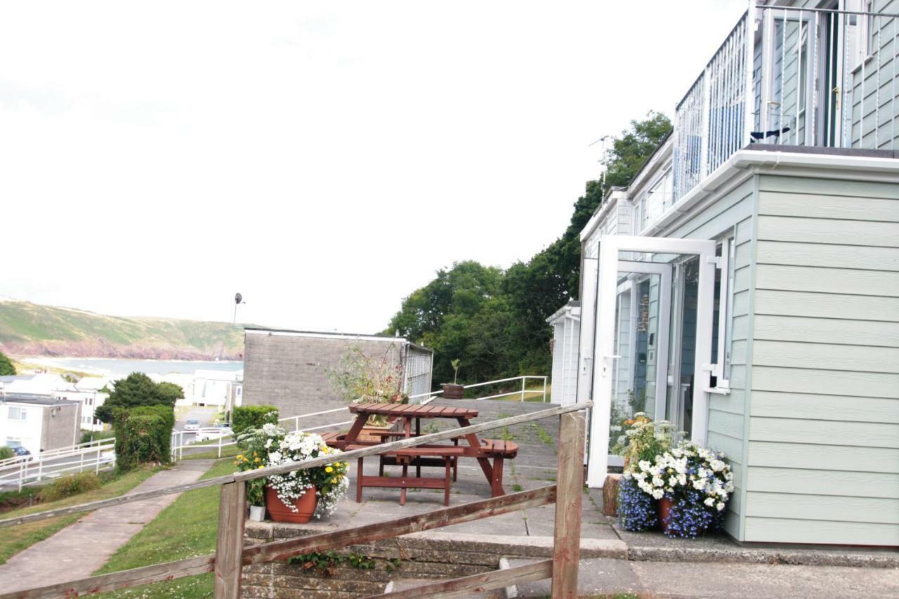 Freshwater Bay Holiday Cottages Pembroke Extérieur photo